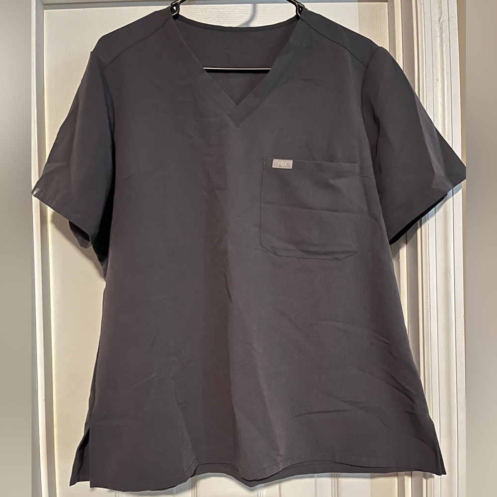 Figs 1 pocket scrub top